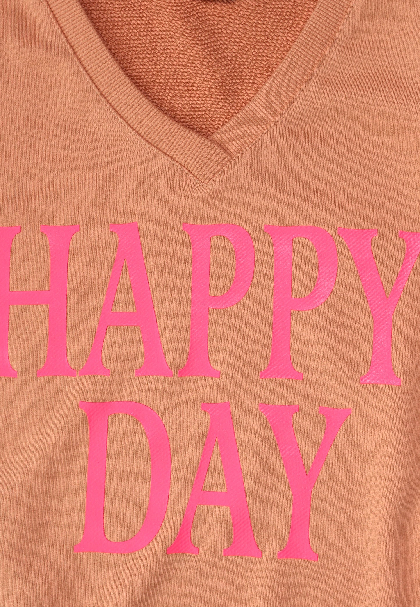 miss goodlife V-Neck Sweater „Happy Day“ – Pfirsich-/Apricot-Farbe (ein warmer Orangeton)